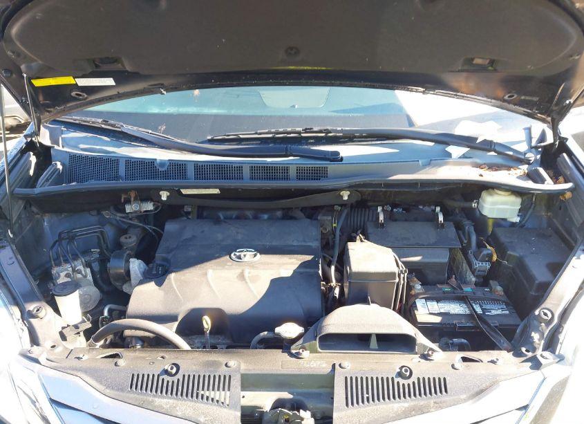 Photo 10 of 2015 Toyota Sienna XLE 7 PASSENGER (VIN 5TDDK3DC4FS124229)