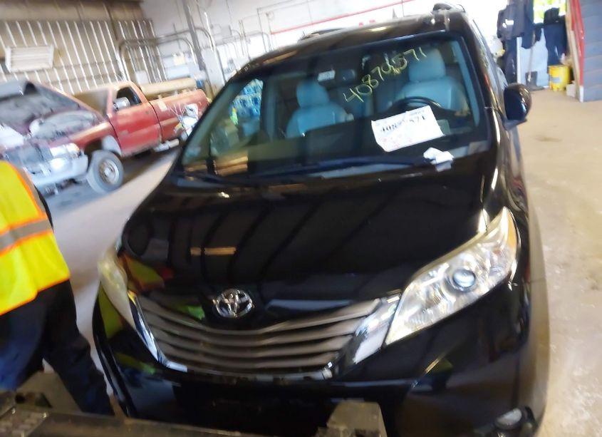 Photo 12 of 2015 Toyota Sienna XLE 7 PASSENGER (VIN 5TDDK3DC4FS124229)