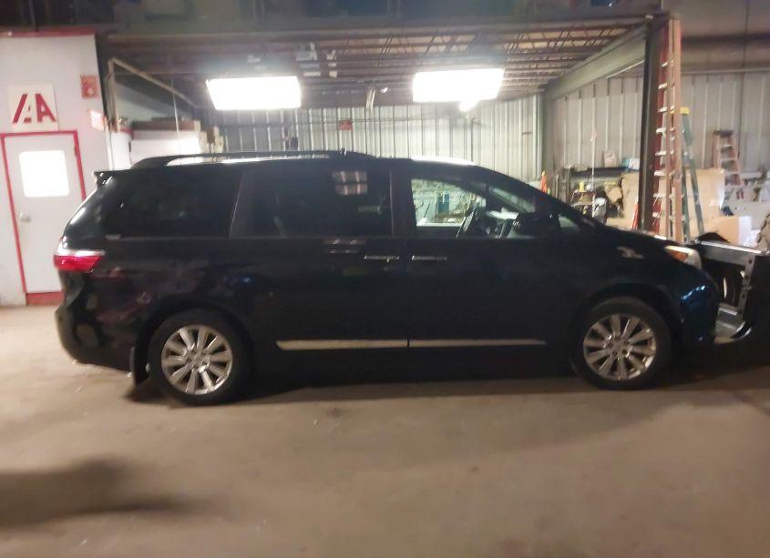 Photo 13 of 2015 Toyota Sienna XLE 7 PASSENGER (VIN 5TDDK3DC4FS124229)