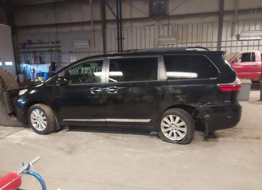 Photo 14 of 2015 Toyota Sienna XLE 7 PASSENGER (VIN 5TDDK3DC4FS124229)