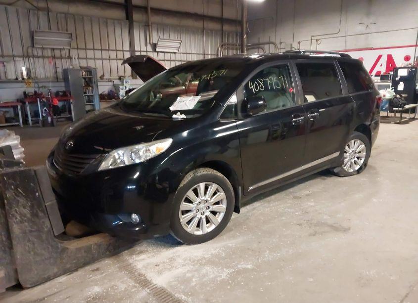 Photo 2 of 2015 Toyota Sienna XLE 7 PASSENGER (VIN 5TDDK3DC4FS124229)