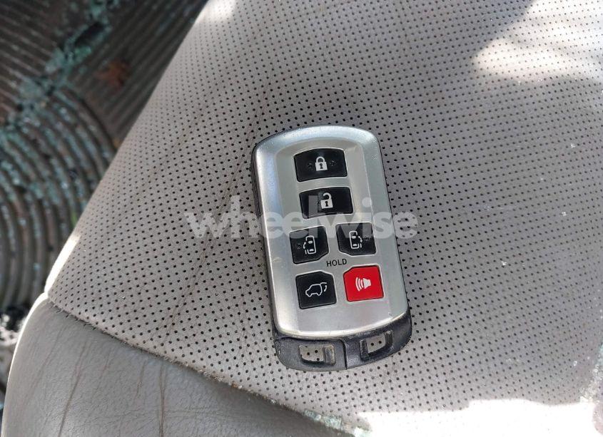 Photo 11 of 2016 Toyota Sienna LIMITED PREMIUM 7 PASSENGER (VIN 5TDDK3DC4GS139010)