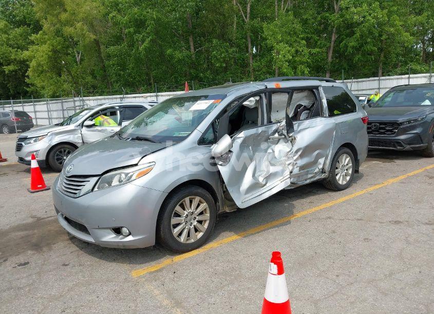 Photo 2 of 2016 Toyota Sienna LIMITED PREMIUM 7 PASSENGER (VIN 5TDDK3DC4GS139010)