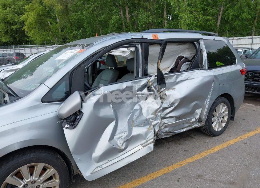 Photo 6 of 2016 Toyota Sienna LIMITED PREMIUM 7 PASSENGER (VIN 5TDDK3DC4GS139010)