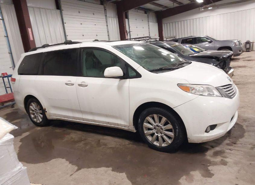 Photo 13 of 2011 Toyota Sienna XLE (VIN 5TDDK3DC5BS005535)