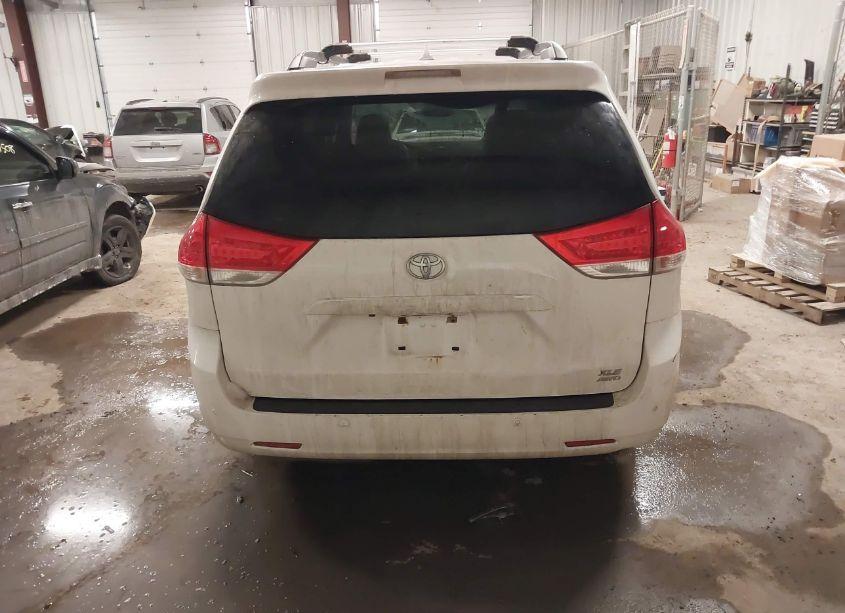 Photo 16 of 2011 Toyota Sienna XLE (VIN 5TDDK3DC5BS005535)