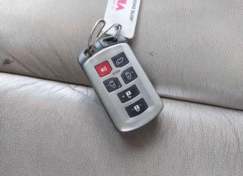 Photo 11 of 2011 Toyota Sienna XLE/LIMITED (VIN 5TDDK3DC5BS019368)