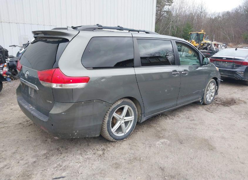 Photo 4 of 2011 Toyota Sienna XLE/LIMITED (VIN 5TDDK3DC5BS019368)