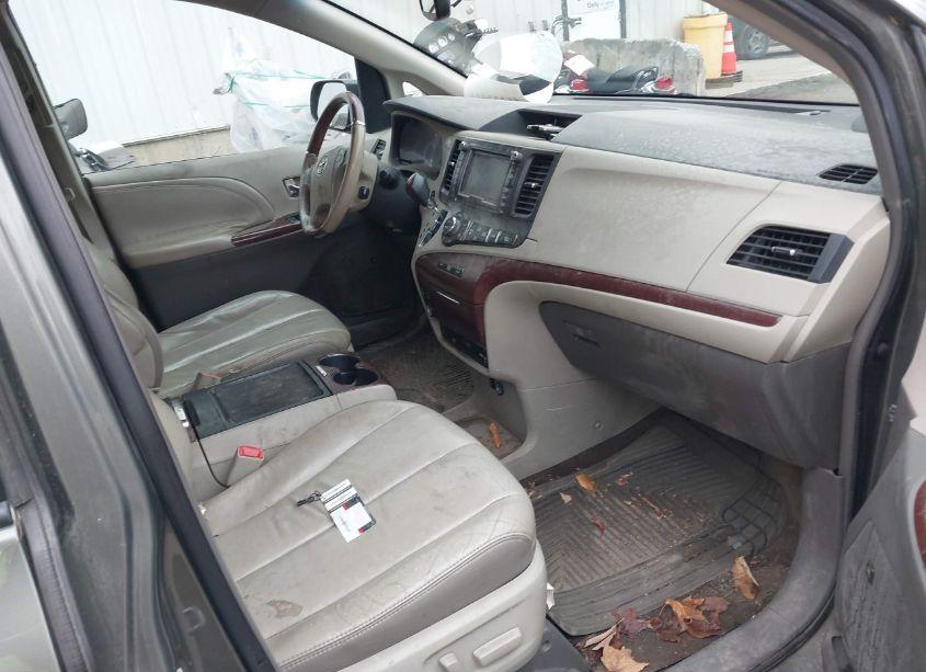 Photo 5 of 2011 Toyota Sienna XLE/LIMITED (VIN 5TDDK3DC5BS019368)
