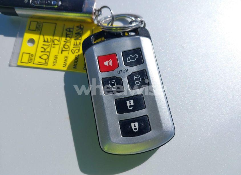 Photo 11 of 2012 Toyota Sienna XLE 7 PASSENGER (VIN 5TDDK3DC5CS031019)