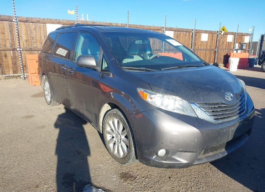 2012 Toyota Sienna XLE/LIMITED (VIN 5TDDK3DC5CS034129) main photo