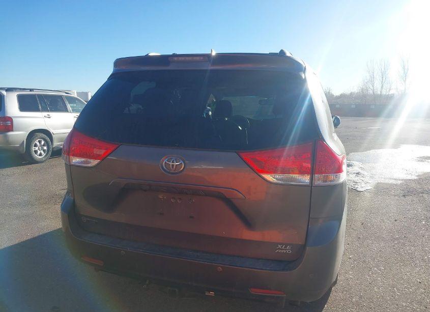 Photo 16 of 2012 Toyota Sienna XLE/LIMITED (VIN 5TDDK3DC5CS034129)