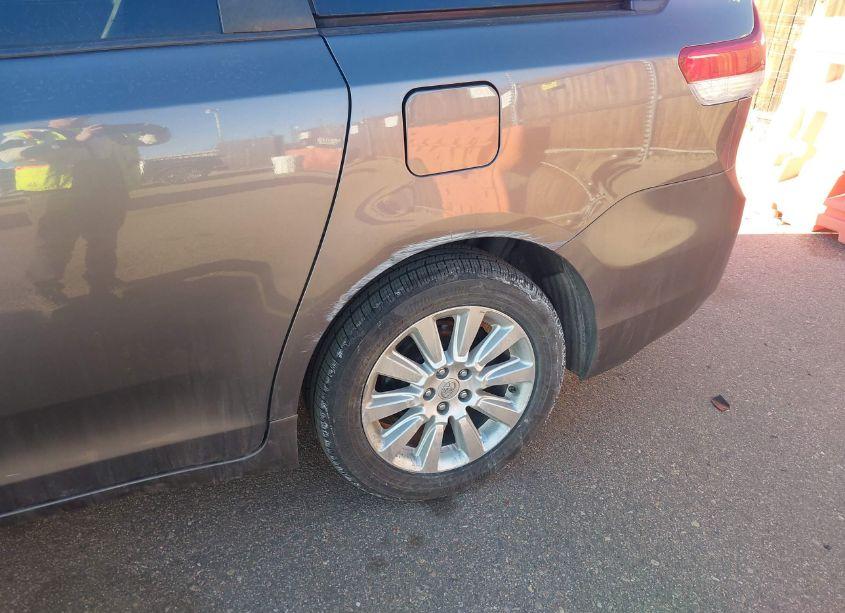 Photo 17 of 2012 Toyota Sienna XLE/LIMITED (VIN 5TDDK3DC5CS034129)