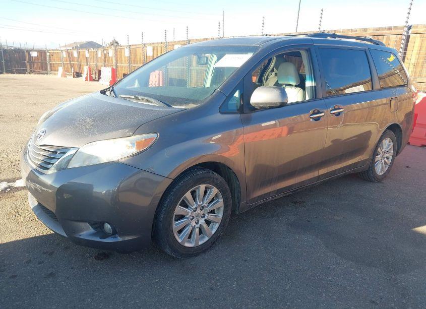 Photo 2 of 2012 Toyota Sienna XLE/LIMITED (VIN 5TDDK3DC5CS034129)