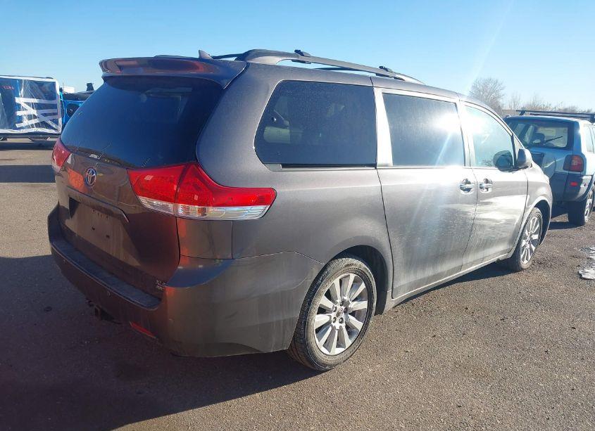 Photo 4 of 2012 Toyota Sienna XLE/LIMITED (VIN 5TDDK3DC5CS034129)