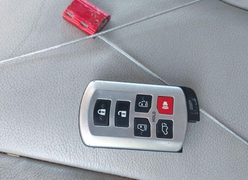 Photo 11 of 2012 Toyota Sienna XLE/LIMITED (VIN 5TDDK3DC5CS039640)