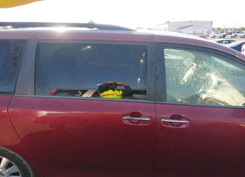 Photo 13 of 2012 Toyota Sienna XLE/LIMITED (VIN 5TDDK3DC5CS039640)