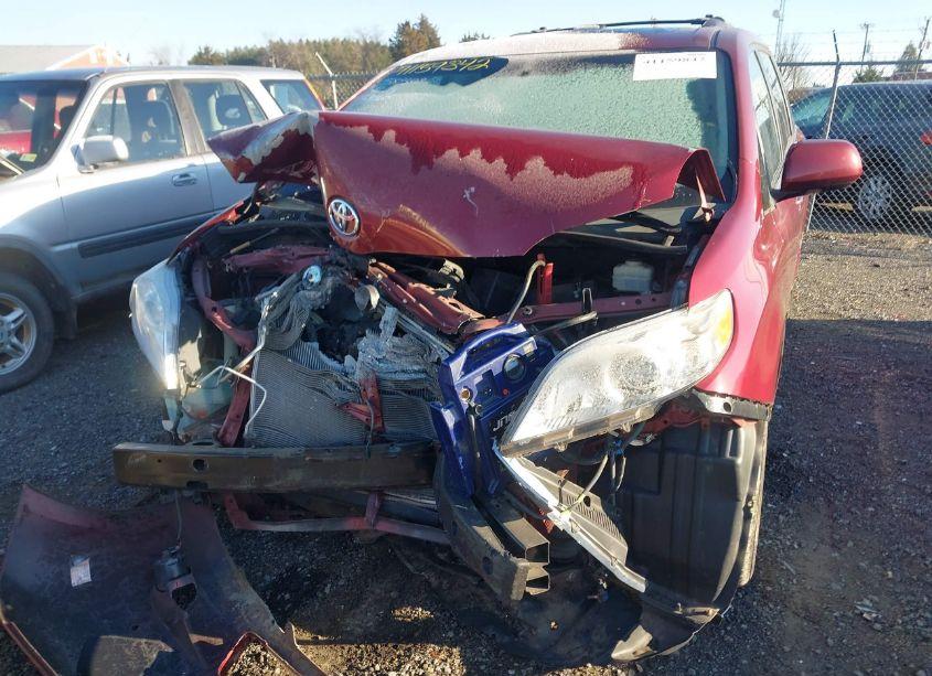 Photo 6 of 2012 Toyota Sienna XLE/LIMITED (VIN 5TDDK3DC5CS039640)