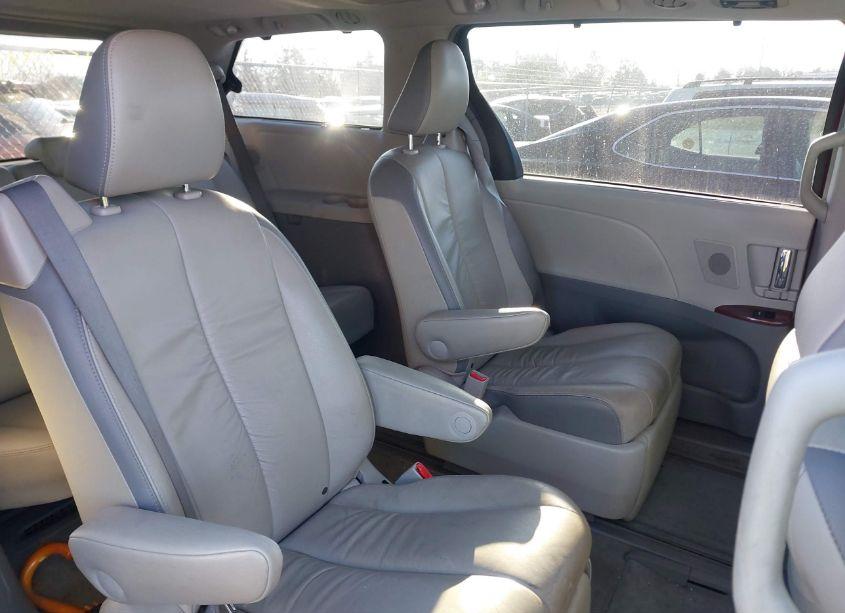 Photo 8 of 2012 Toyota Sienna XLE/LIMITED (VIN 5TDDK3DC5CS039640)