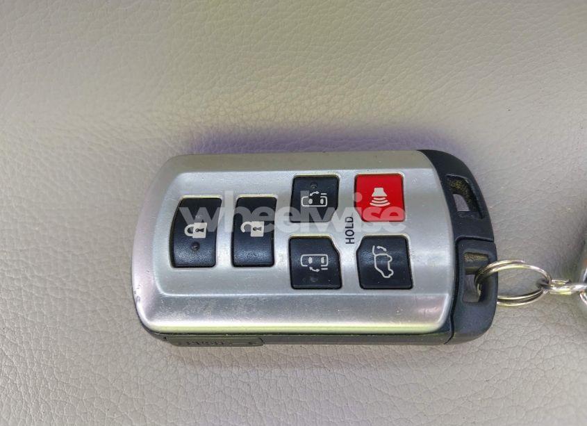 Photo 11 of 2012 Toyota Sienna XLE 7 PASSENGER (VIN 5TDDK3DC5CS044692)