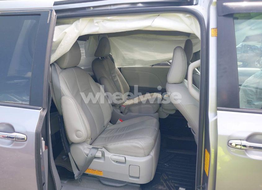 Photo 8 of 2012 Toyota Sienna XLE 7 PASSENGER (VIN 5TDDK3DC5CS044692)