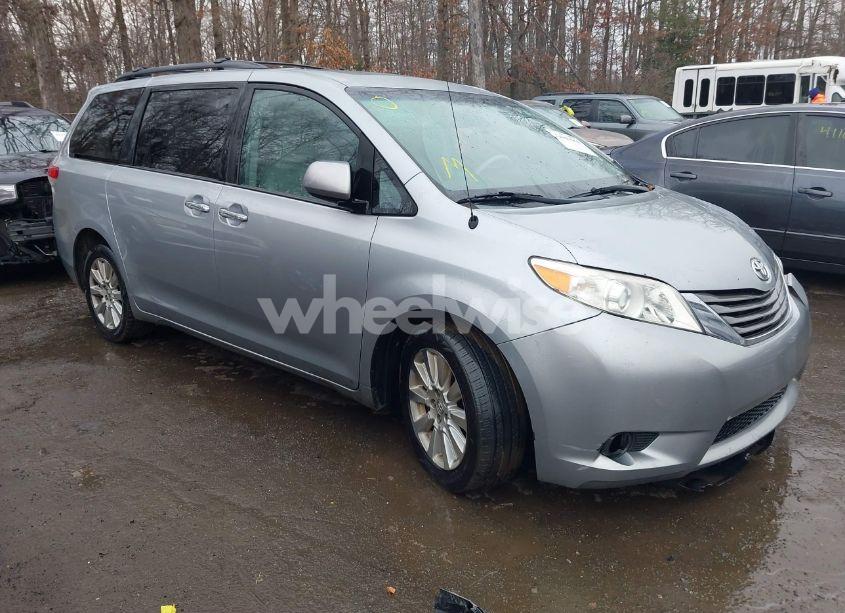 2013 Toyota Sienna XLE/LIMITED (VIN 5TDDK3DC5DS070243) main photo