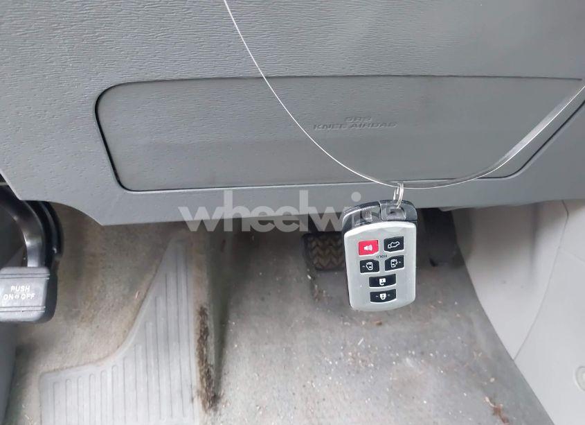 Photo 11 of 2013 Toyota Sienna XLE/LIMITED (VIN 5TDDK3DC5DS070243)