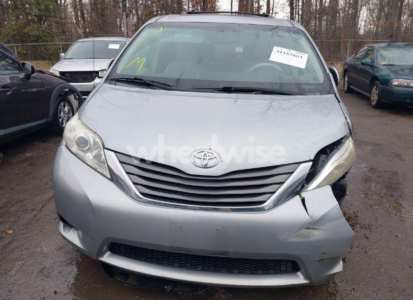 Photo 12 of 2013 Toyota Sienna XLE/LIMITED (VIN 5TDDK3DC5DS070243)