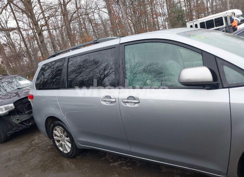 Photo 13 of 2013 Toyota Sienna XLE/LIMITED (VIN 5TDDK3DC5DS070243)