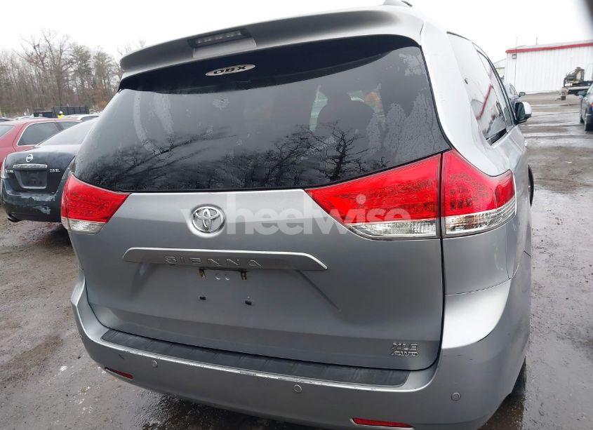 Photo 16 of 2013 Toyota Sienna XLE/LIMITED (VIN 5TDDK3DC5DS070243)