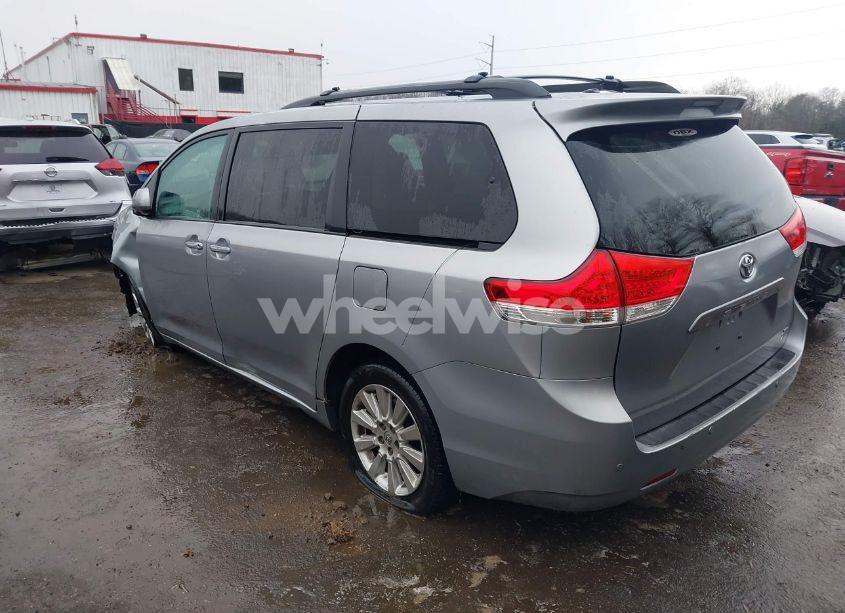 Photo 3 of 2013 Toyota Sienna XLE/LIMITED (VIN 5TDDK3DC5DS070243)