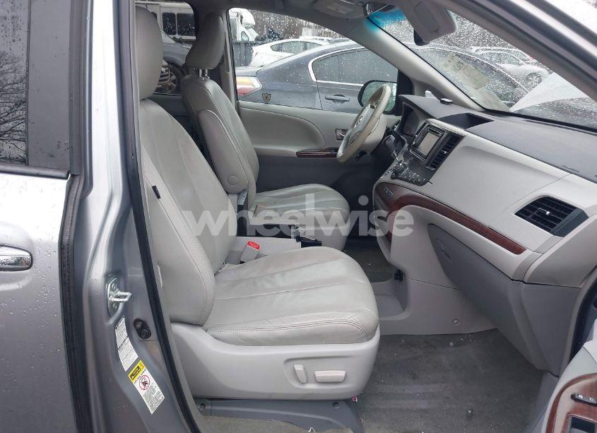 Photo 5 of 2013 Toyota Sienna XLE/LIMITED (VIN 5TDDK3DC5DS070243)