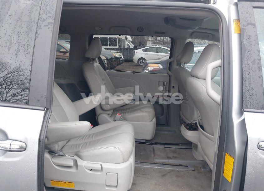 Photo 8 of 2013 Toyota Sienna XLE/LIMITED (VIN 5TDDK3DC5DS070243)