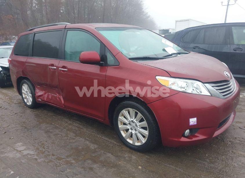 2015 Toyota Sienna XLE 7 PASSENGER (VIN 5TDDK3DC5FS106080) main photo