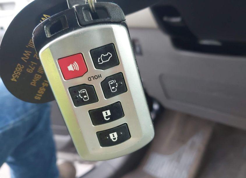 Photo 11 of 2016 Toyota Sienna XLE PREMIUM 7 PASSENGER (VIN 5TDDK3DC5GS142966)