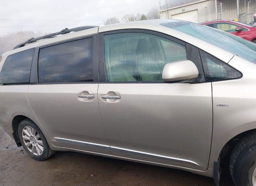 Photo 14 of 2016 Toyota Sienna XLE PREMIUM 7 PASSENGER (VIN 5TDDK3DC5GS142966)