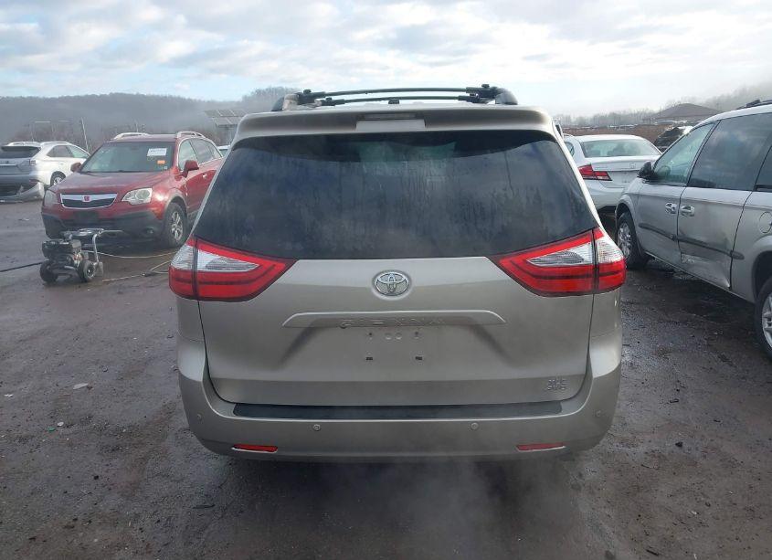 Photo 17 of 2016 Toyota Sienna XLE PREMIUM 7 PASSENGER (VIN 5TDDK3DC5GS142966)