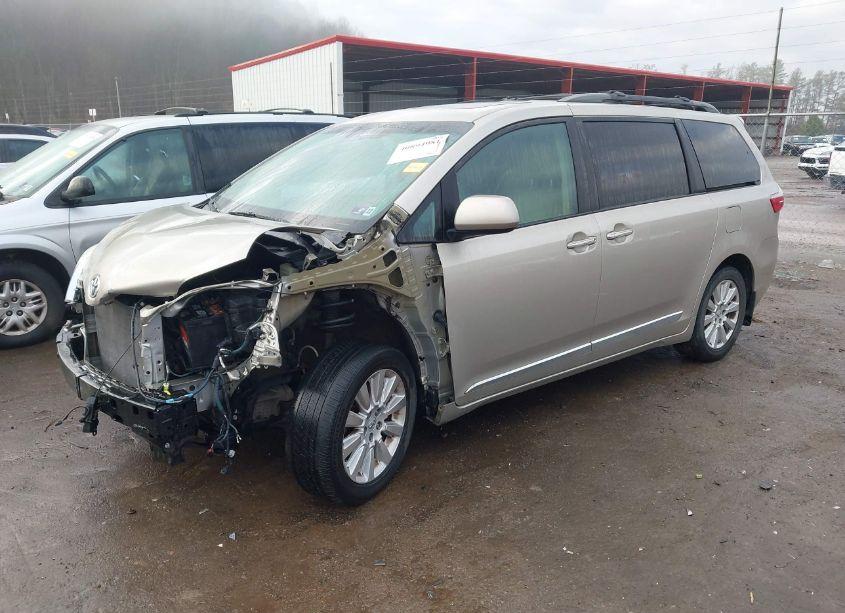 Photo 2 of 2016 Toyota Sienna XLE PREMIUM 7 PASSENGER (VIN 5TDDK3DC5GS142966)