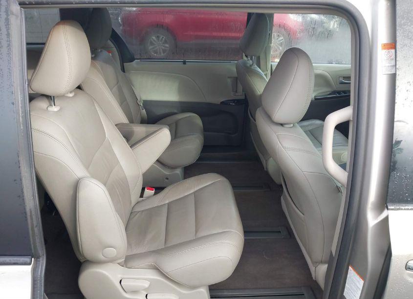 Photo 8 of 2016 Toyota Sienna XLE PREMIUM 7 PASSENGER (VIN 5TDDK3DC5GS142966)