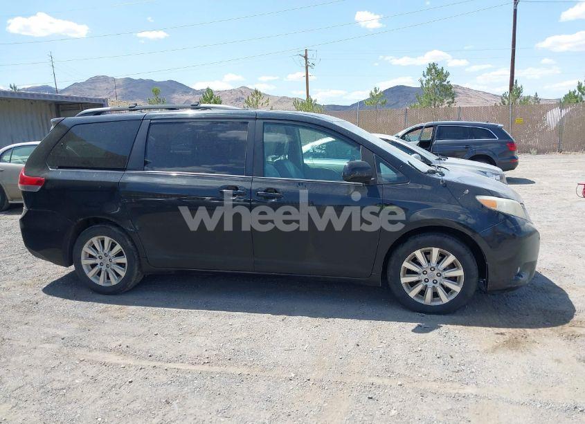 Photo 13 of 2011 Toyota Sienna XLE (VIN 5TDDK3DC6BS005317)