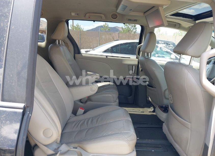 Photo 8 of 2011 Toyota Sienna XLE (VIN 5TDDK3DC6BS005317)