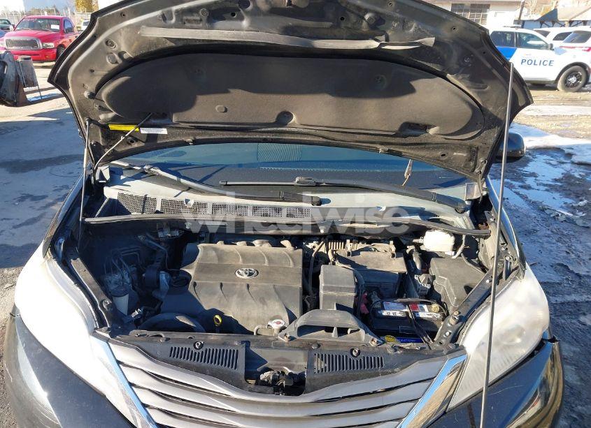 Photo 10 of 2011 Toyota Sienna XLE (VIN 5TDDK3DC6BS017578)