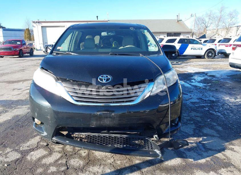 Photo 12 of 2011 Toyota Sienna XLE (VIN 5TDDK3DC6BS017578)