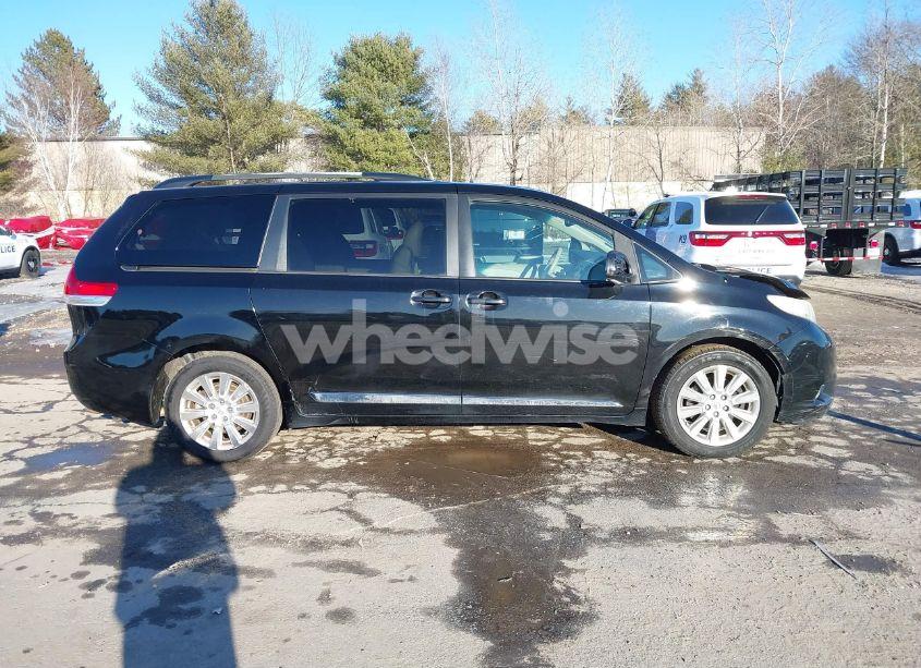 Photo 13 of 2011 Toyota Sienna XLE (VIN 5TDDK3DC6BS017578)