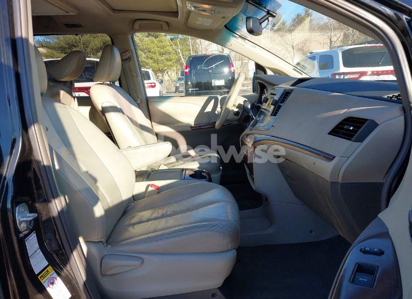 Photo 5 of 2011 Toyota Sienna XLE (VIN 5TDDK3DC6BS017578)