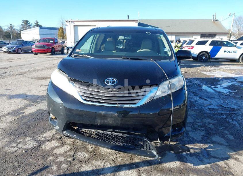 Photo 6 of 2011 Toyota Sienna XLE (VIN 5TDDK3DC6BS017578)