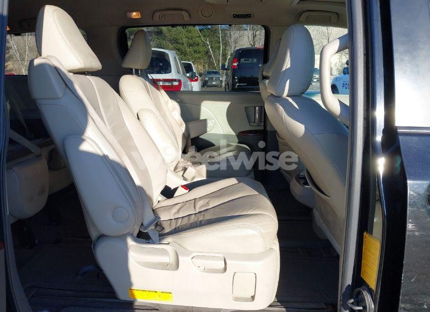 Photo 8 of 2011 Toyota Sienna XLE (VIN 5TDDK3DC6BS017578)