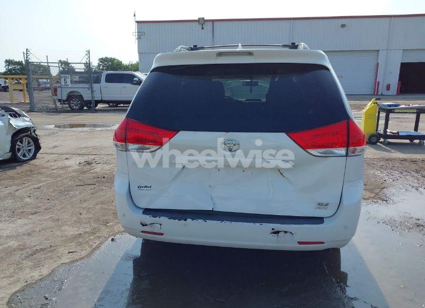 Photo 16 of 2011 Toyota Sienna XLE/LIMITED (VIN 5TDDK3DC6BS029472)