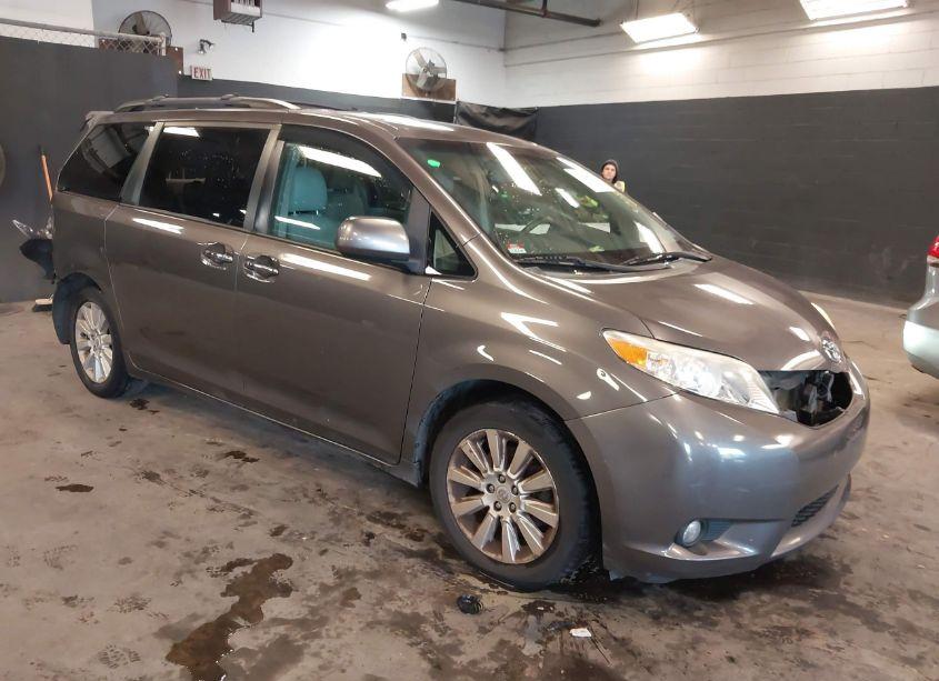 2012 Toyota Sienna XLE/LIMITED (VIN 5TDDK3DC6CS038707) main photo