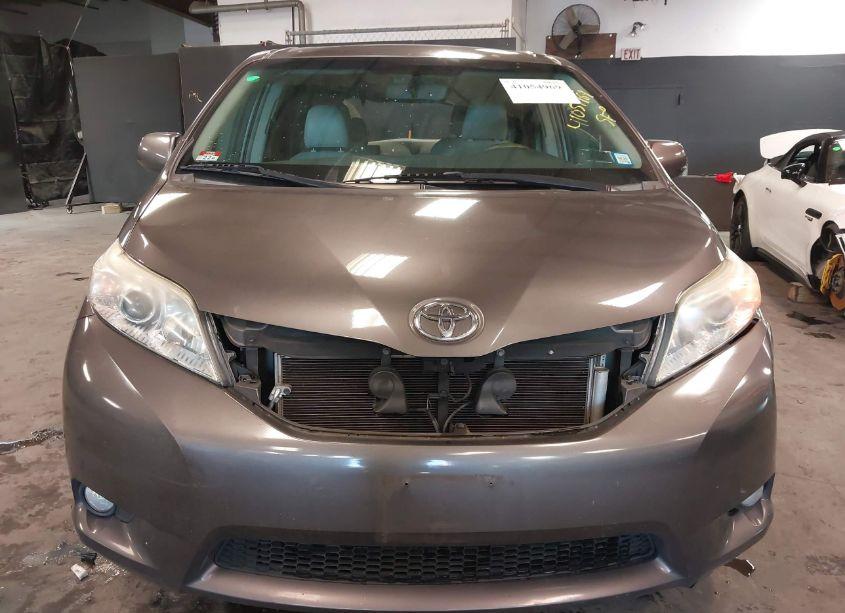 Photo 13 of 2012 Toyota Sienna XLE/LIMITED (VIN 5TDDK3DC6CS038707)